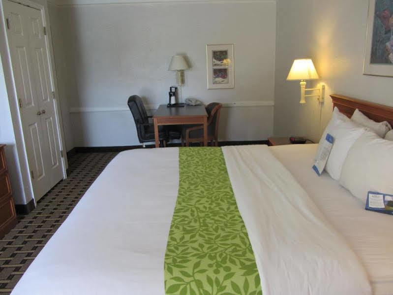 Red Roof Inn Houston North - Fm1960 & I-45 Westfield Bagian luar foto
