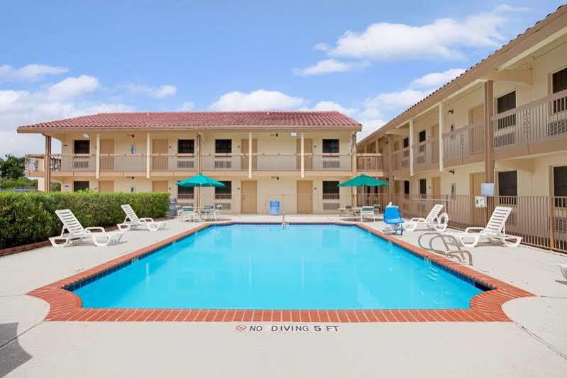 Red Roof Inn Houston North - Fm1960 & I-45 Westfield Bagian luar foto
